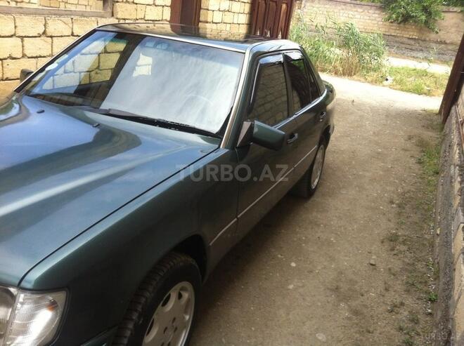 Mercedes E 250 1992, 100,000 km - 2.5 l - Yevlax
