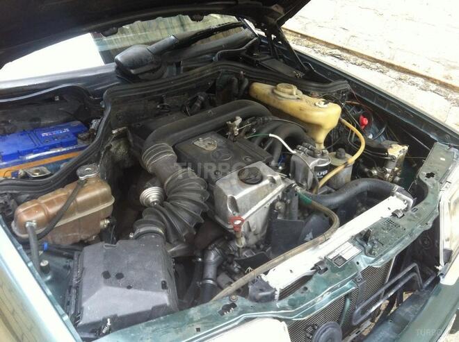 Mercedes E 250 1992, 100,000 km - 2.5 l - Yevlax