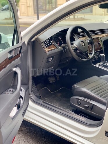 Volkswagen Passat 2018, 14,000 km - 1.8 л - Bakı