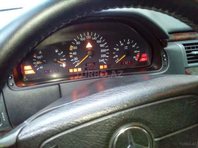 Mercedes E 200 1998, 674,430 km - 0.2 l - Qax