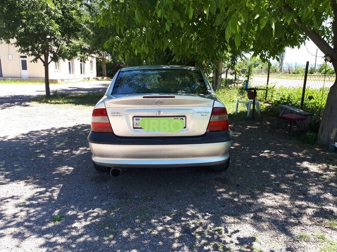 Opel Vectra 1996, 329,396 km - 1.8 л - Qazax