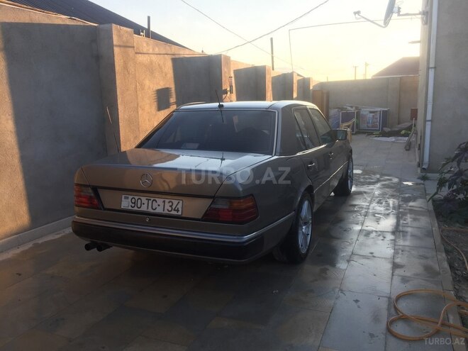 Mercedes E 260 1991, 250,000 km - 0.3 l - Sumqayıt