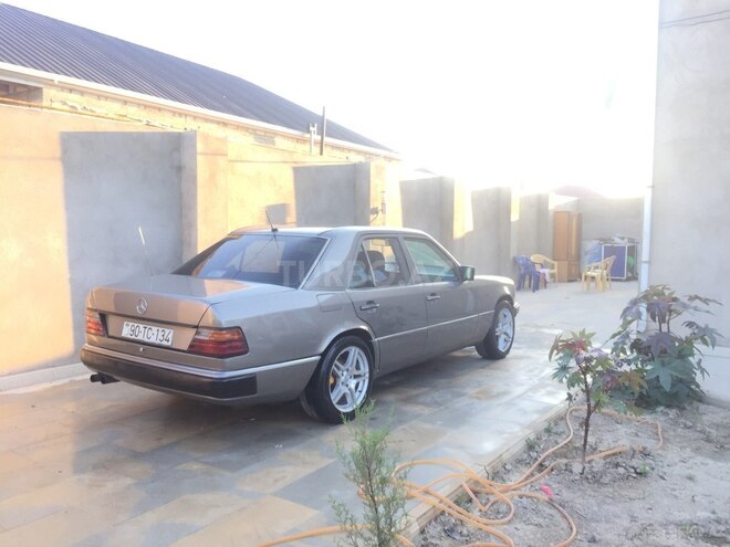 Mercedes E 260 1991, 250,000 km - 0.3 l - Sumqayıt