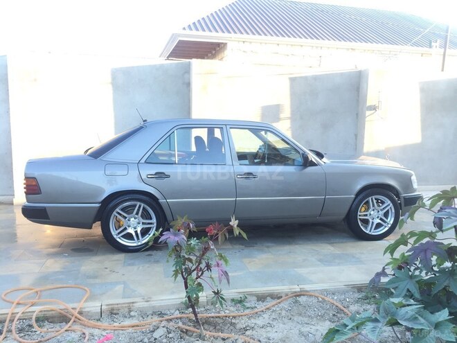 Mercedes E 260 1991, 250,000 km - 0.3 l - Sumqayıt