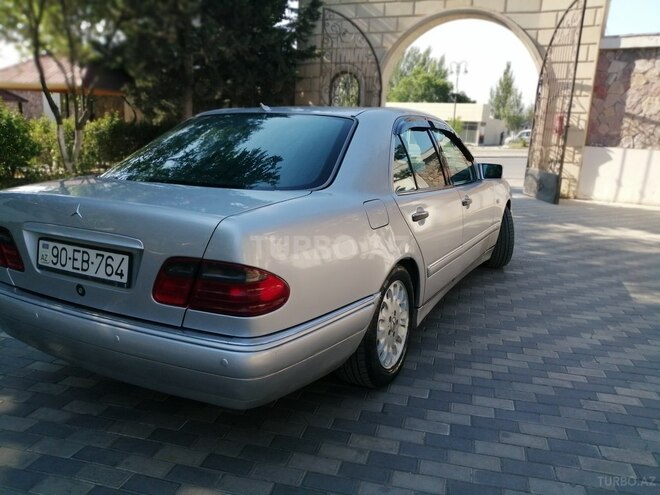 Mercedes E 230 1997, 295,000 km - 2.3 l - Bakı