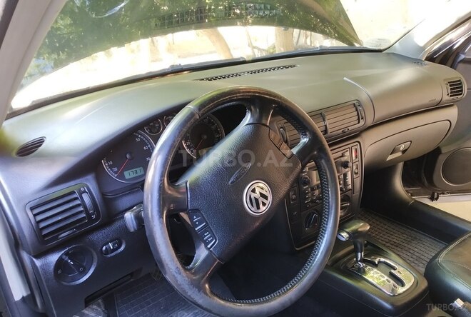Volkswagen Passat 2002, 246,580 km - 1.8 л - Bakı