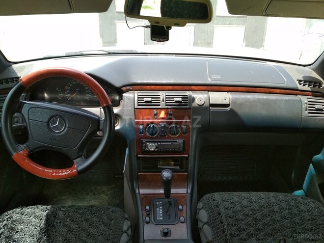 Mercedes E 230 1996, 296,000 km - 2.3 l - Bakı