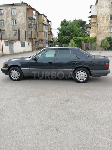Mercedes E 220 1994, 425,621 km - 2.2 l - Bakı