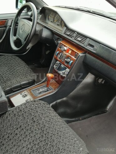 Mercedes E 220 1994, 425,621 km - 2.2 l - Bakı