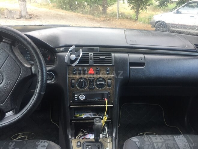 Mercedes E 230 1997, 335,000 km - 2.3 l - Bakı