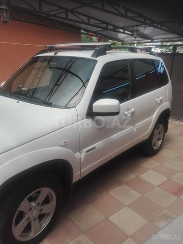 Chevrolet Niva 2016, 90,000 km - 1.7 l - Qusar