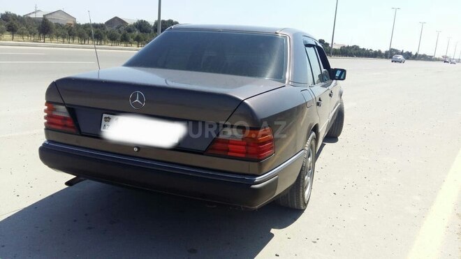 Mercedes E 200 1992, 250,000 km - 2.0 l - Bakı