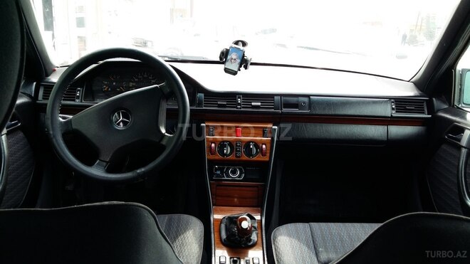 Mercedes E 200 1992, 250,000 km - 2.0 l - Bakı
