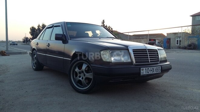 Mercedes E 200 1992, 250,000 km - 2.0 l - Bakı