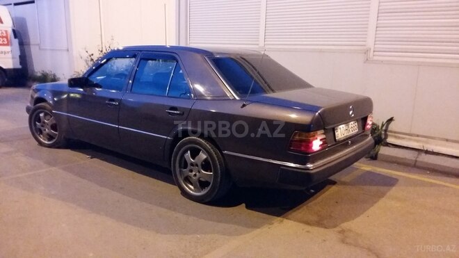 Mercedes E 200 1992, 250,000 km - 2.0 l - Bakı