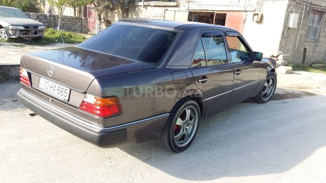 Mercedes E 200 1992, 250,000 km - 2.0 l - Bakı