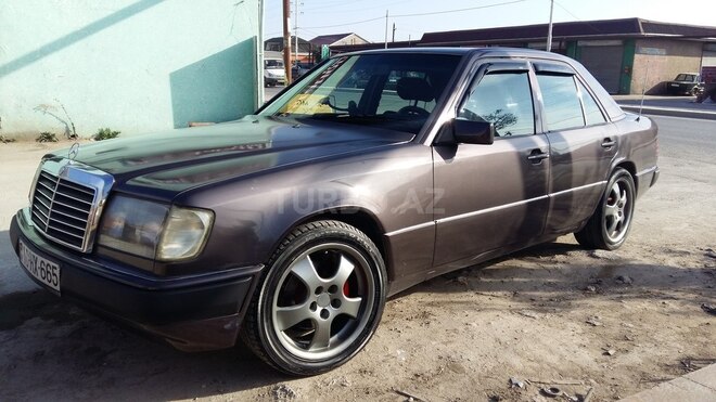 Mercedes E 200 1992, 250,000 km - 2.0 l - Bakı