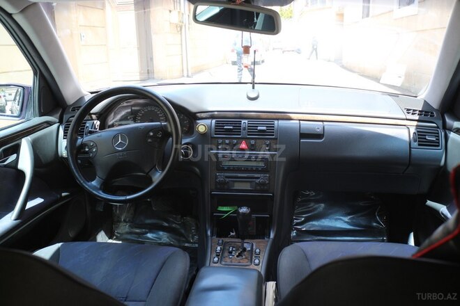 Mercedes E 270 2000, 300,000 km - 2.7 л - Bakı