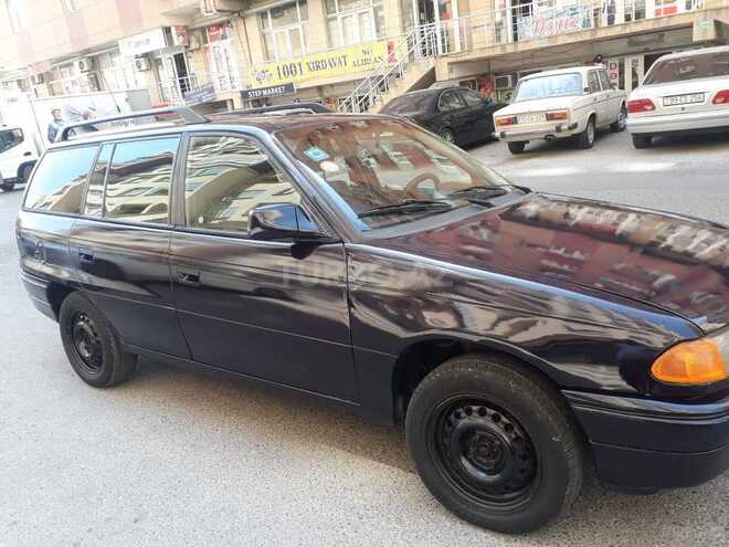 Opel Astra 1994, 330,000 km - 1.6 л - Bakı