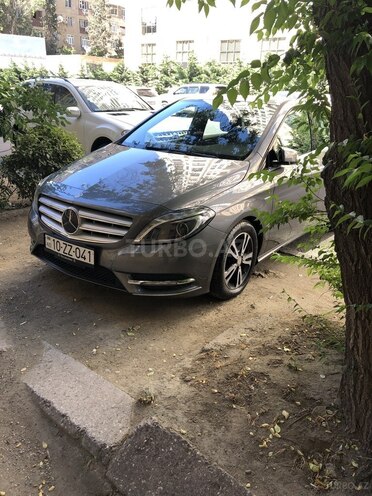 Mercedes B 180 2013, 111,000 km - 1.7 l - Bakı