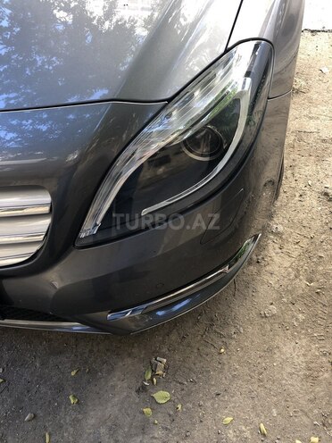 Mercedes B 180 2013, 111,000 km - 1.7 l - Bakı