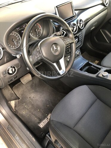 Mercedes B 180 2013, 111,000 km - 1.7 l - Bakı