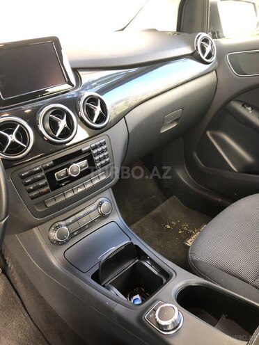 Mercedes B 180 2013, 111,000 km - 1.7 l - Bakı