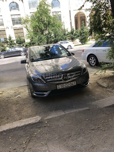 Mercedes B 180 2013, 111,000 km - 1.7 l - Bakı