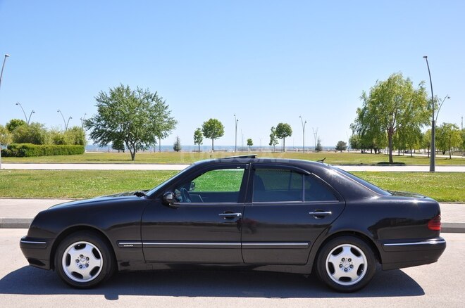 Mercedes E 220 2000, 341,000 km - 2.2 l - Bakı