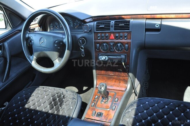 Mercedes E 220 2000, 341,000 km - 2.2 l - Bakı