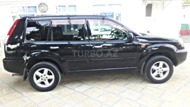 Nissan X-Trail 2002, 179,000 km - 2.0 l - Salyan
