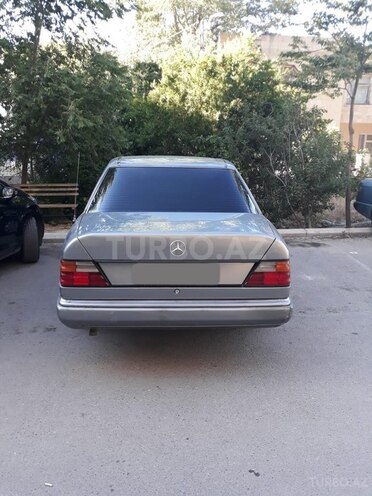 Mercedes E 200 1992, 258,000 km - 2.0 l - Bakı