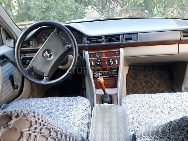 Mercedes E 200 1992, 258,000 km - 2.0 l - Bakı