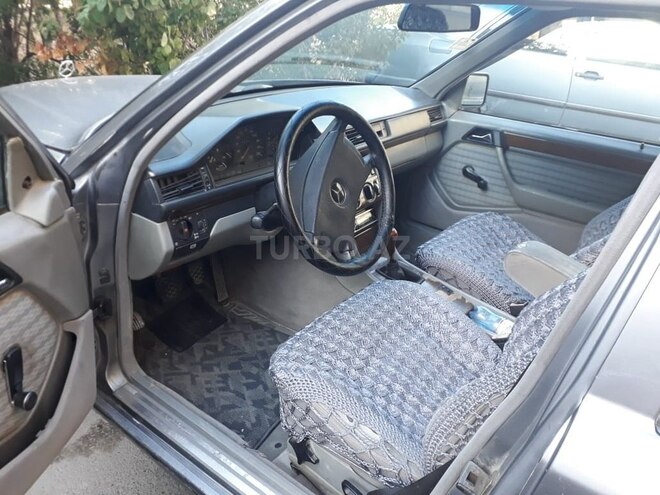 Mercedes E 200 1992, 258,000 km - 2.0 l - Bakı