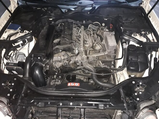Mercedes E 220 2007, 418,000 km - 2.2 l - Bakı
