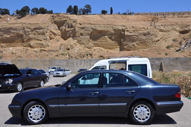 Mercedes E 270 2000, 238,000 km - 2.7 l - Bakı