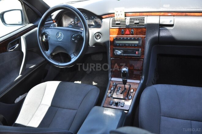 Mercedes E 270 2000, 238,000 km - 2.7 l - Bakı