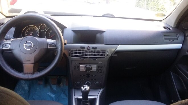 Opel Astra 2006, 157,000 km - 1.4 л - Bakı