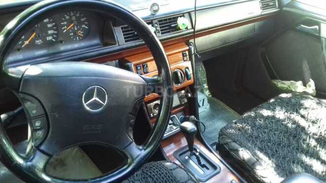 Mercedes E 250 1995, 477,589 km - 2.5 l - Masallı