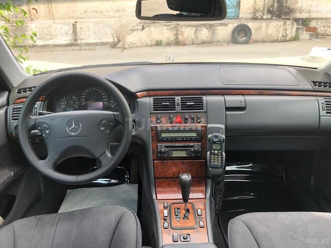 Mercedes E 240 2000, 305,200 km - 2.6 л - Bakı