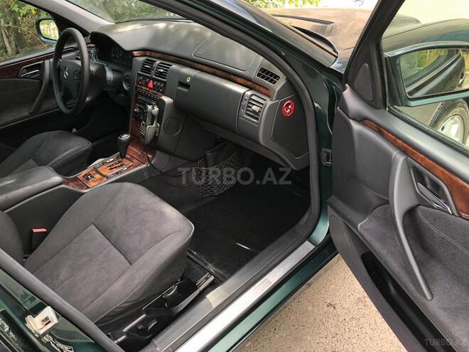 Mercedes E 240 2000, 305,200 km - 2.6 л - Bakı