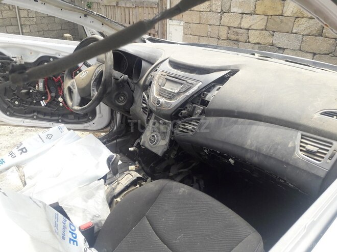 Hyundai Elantra 2013, 30,000 km - 1.8 l - Bakı