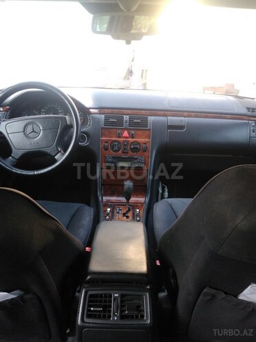 Mercedes E 240 1998, 287,000 km - 2.4 l - Bakı