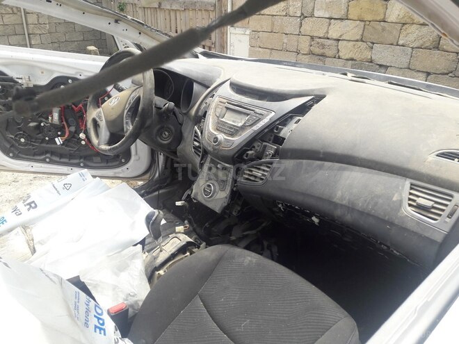 Hyundai Elantra 2013, 30,000 km - 1.8 l - Bakı