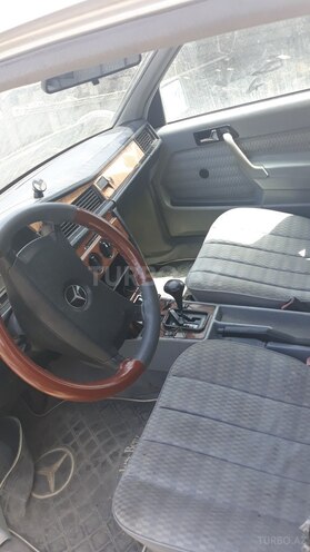 Mercedes 190 1991, 200,000 km - 2.0 l - Quba
