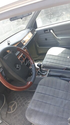 Mercedes 190 1991, 200,000 km - 2.0 l - Quba