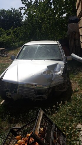 Mercedes 190 1991, 200,000 km - 2.0 l - Quba