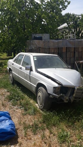 Mercedes 190 1991, 200,000 km - 2.0 l - Quba