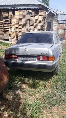 Mercedes 190 1991, 200,000 km - 2.0 l - Quba