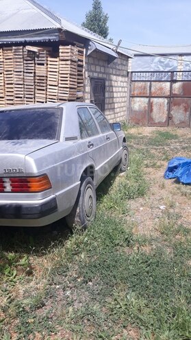 Mercedes 190 1991, 200,000 km - 2.0 l - Quba